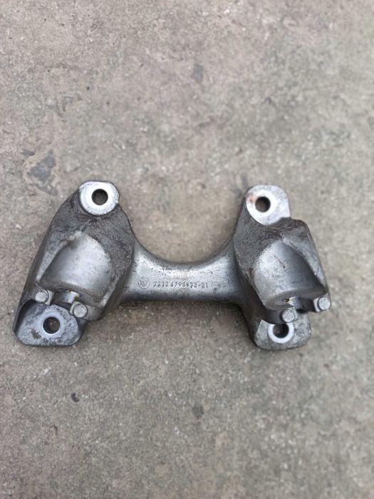 Кронштейн кпп bmw e90,91,92 e84 X1