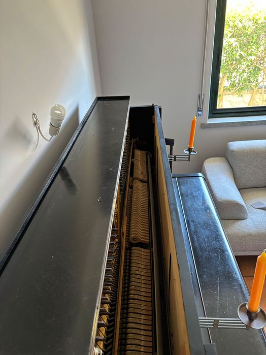 Piano vertical GRAF da década de 40