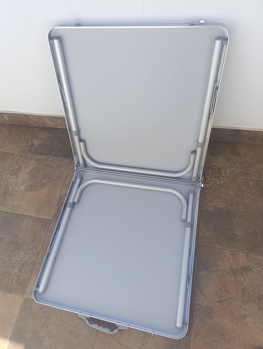 Mesa de  campismo 1.20x60 dobrável como nova