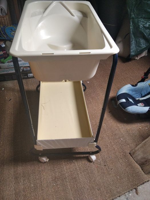 Carro com Banheira de bebé