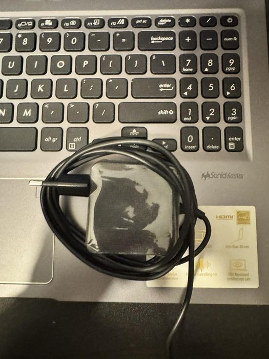 Laptop ASUS VivoBook X515EA / i5 / 16GB RAM / 1TB SSD