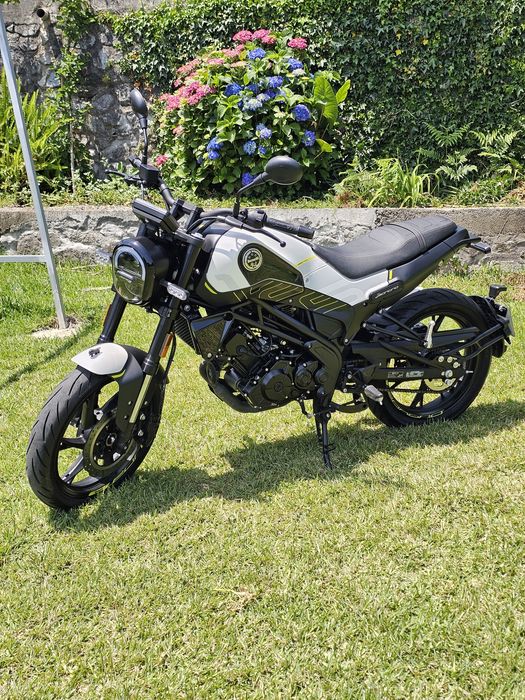 Mota 125 Benelli Leoncino ainda na garantia