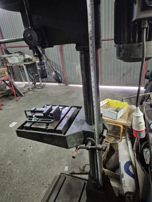Engenho de Furar / Furadora Vertical Trifásica Industrial com bucha de aperto rápido