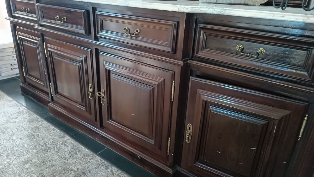 Móvel clássico sala com espelho