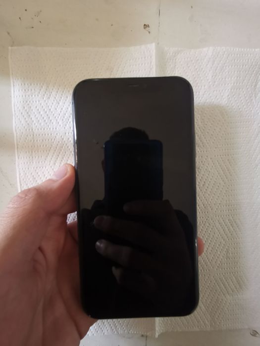 iPhone 11 64gb iCloud lock