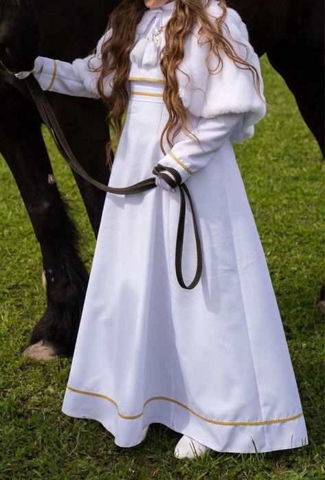 ALBA komunijna dla dziewczynki146/152, narzutka futerko,torebka,wianek