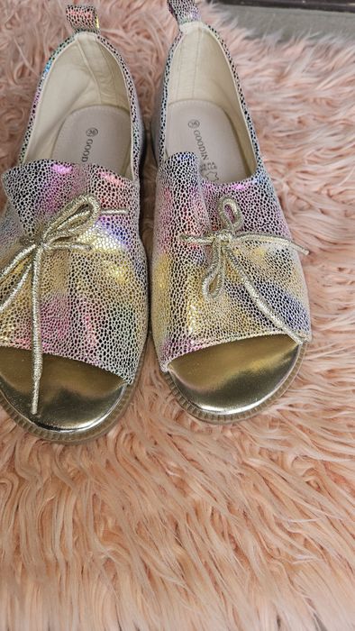 Buty z odkrytymi palcami