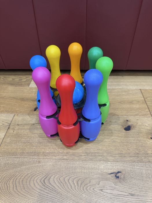 Zestaw kręgle / bowling dla dzieci – 9 kręgli + 2 kule + stojak