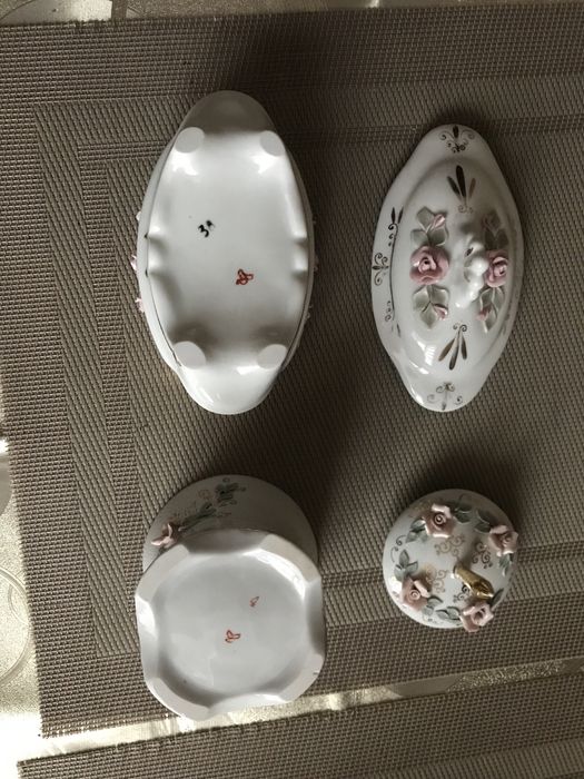 Фарфоровые шкатулка и сахарница