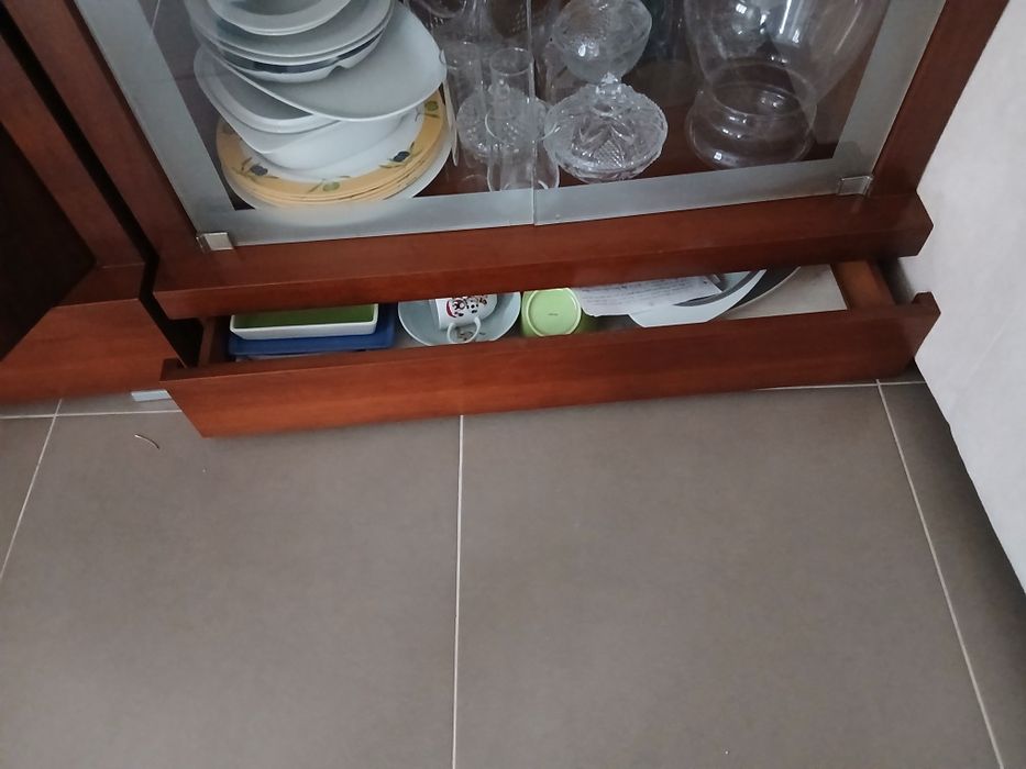 Móveis em madeira cor cerejeira