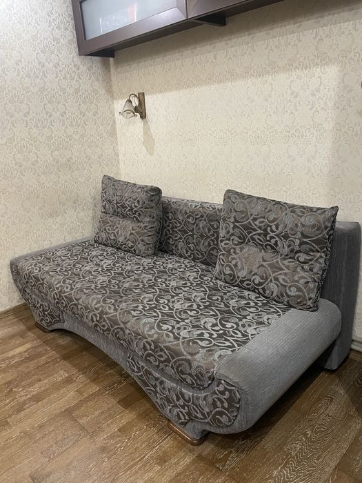 Сучасний великий диван