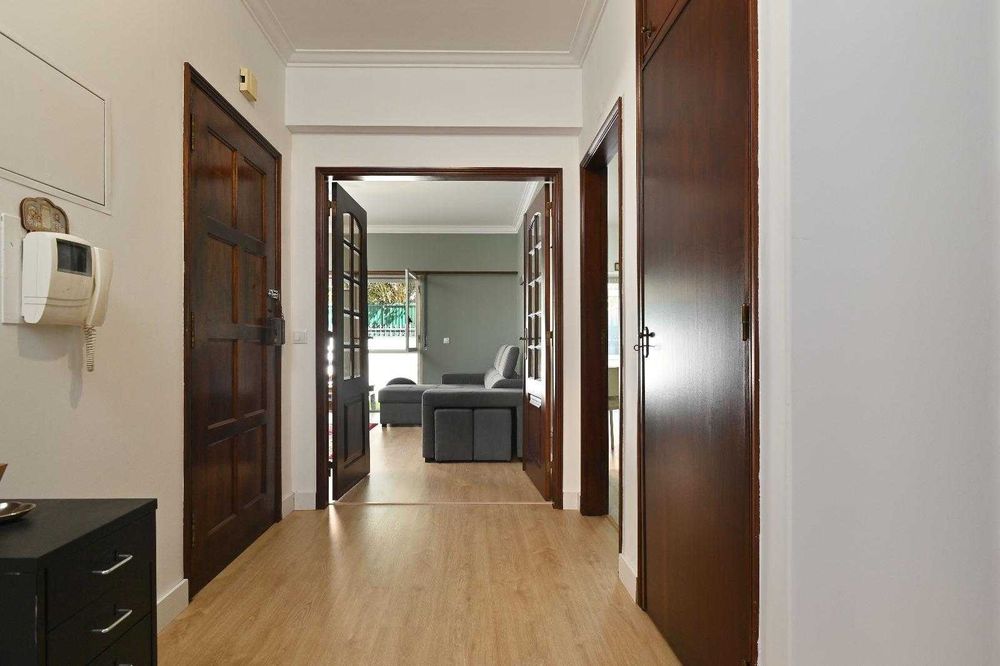 T2 com Jardim Privado Entrada Separada Renovado Excelente Localização