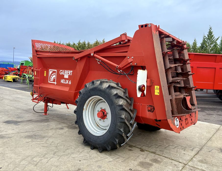 reboque espalhador de estrume