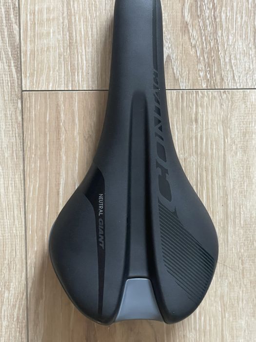 części rowerowe : siodełko giant i błotnik rowerowy dashblade