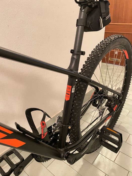 Bicicleta todo terreno marca KTM