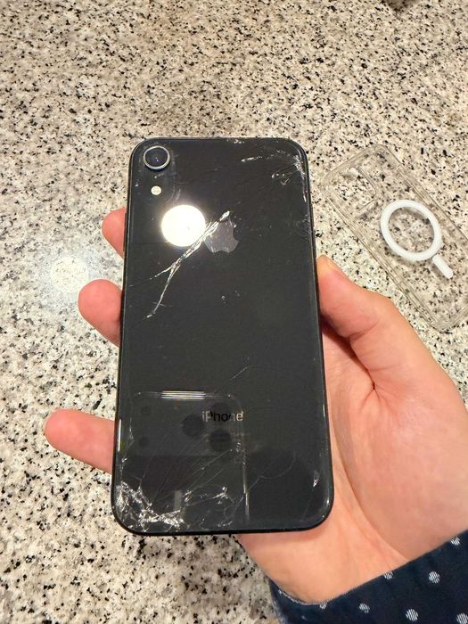 Iphone XR para peças + 3 capas de IPhone 12 Pro Max - Negociável