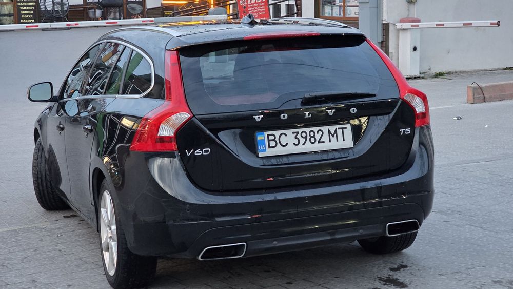 Volvo V60 T5 2.0 бензин