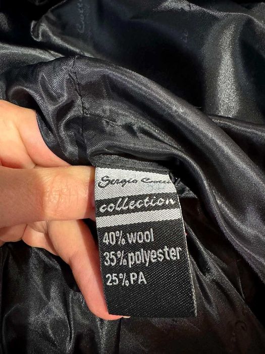 Приталене пальто з натуральною вовною.