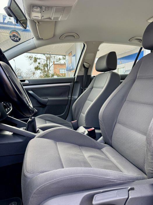 Volkswagen Golf V 2006 1.6MPI бензин