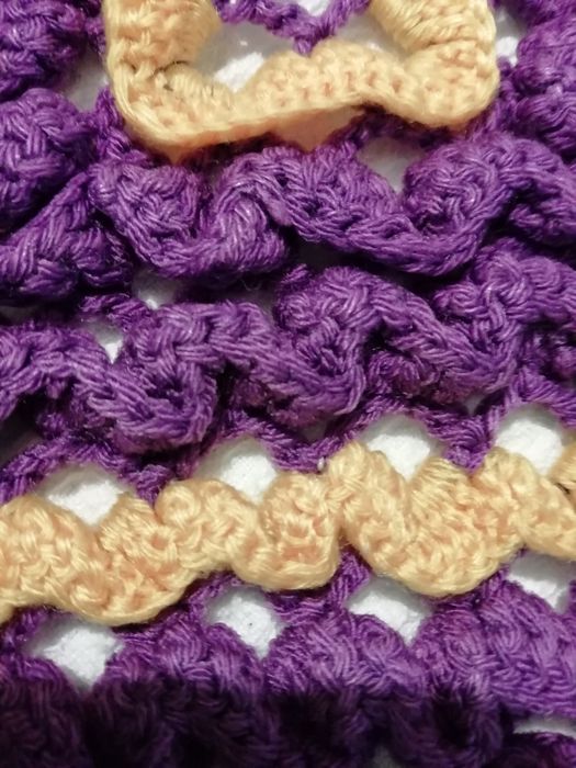 Almofada feita com rosetas de croché