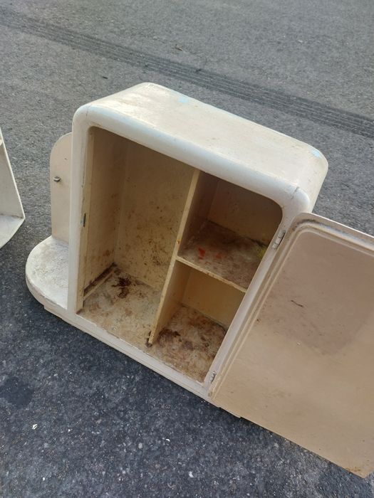 Conjunto de 2 antigas farmácias de casa de banho