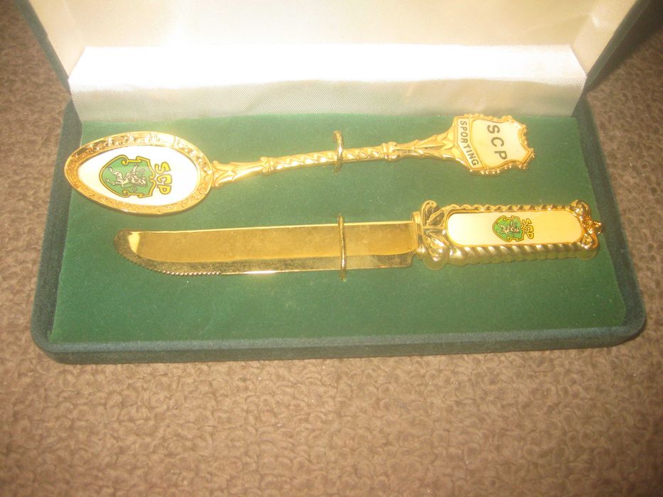 Caixa em Veludo com Itens de Colecionismo do Sporting!