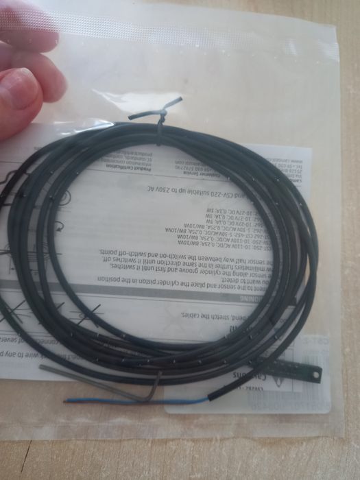 Датчик герконовый CAMOZZI CST-220
Датчик герконовый CAMOZZI CST-220