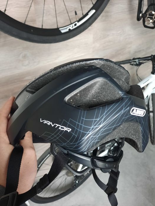 Продам велошолом Abus