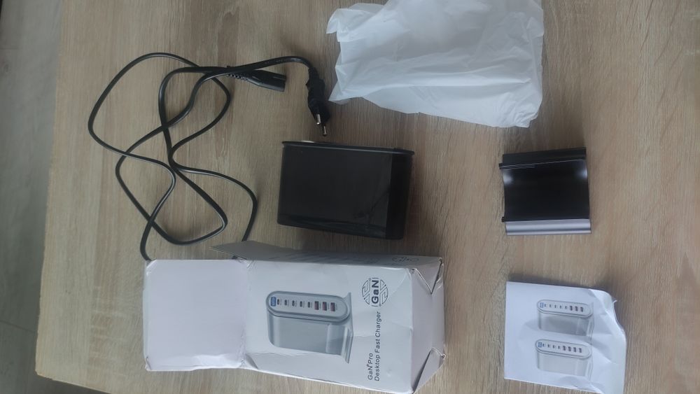 Szybka ładowarka lapto żep telefon 240W 8 portów USB C + 3 kable