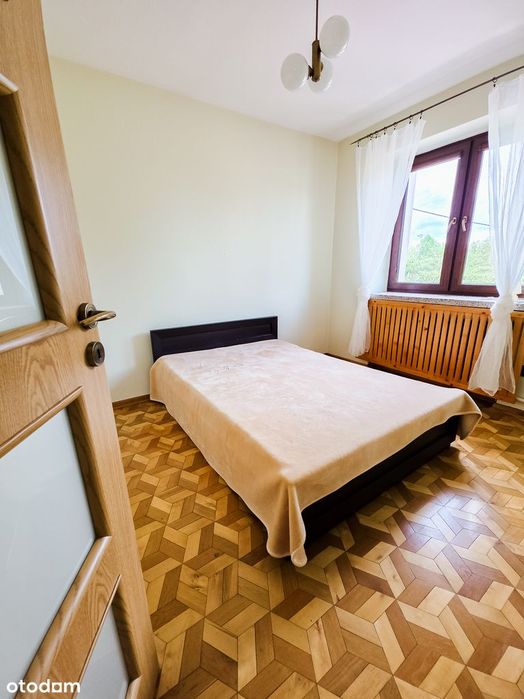 Przestronny dom z dużą działką i budynkiem gospodarczym — Kuznocin