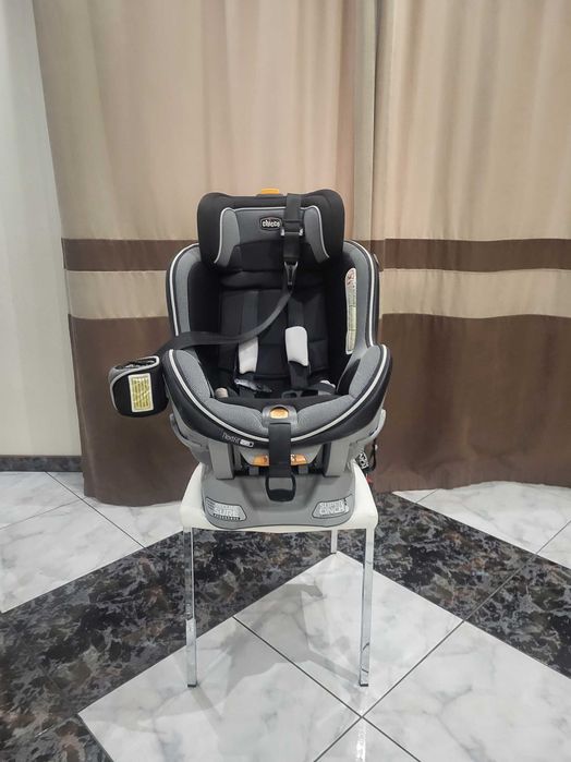 Автокрісло Chicco NextFit Zip (від народження до 12 років)