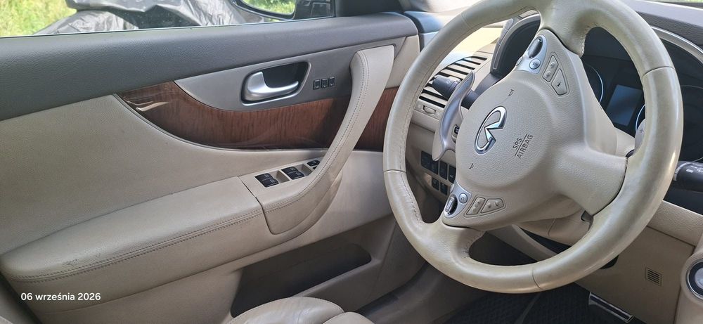 Infiniti Q70