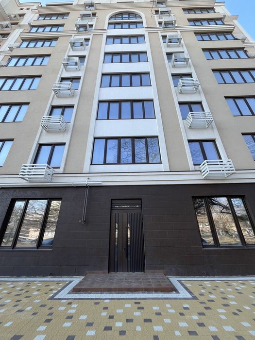 Продаж нового комерційного приміщення • фасад • 106 м² • 1/9 поверх • ТОП Локація • #146475