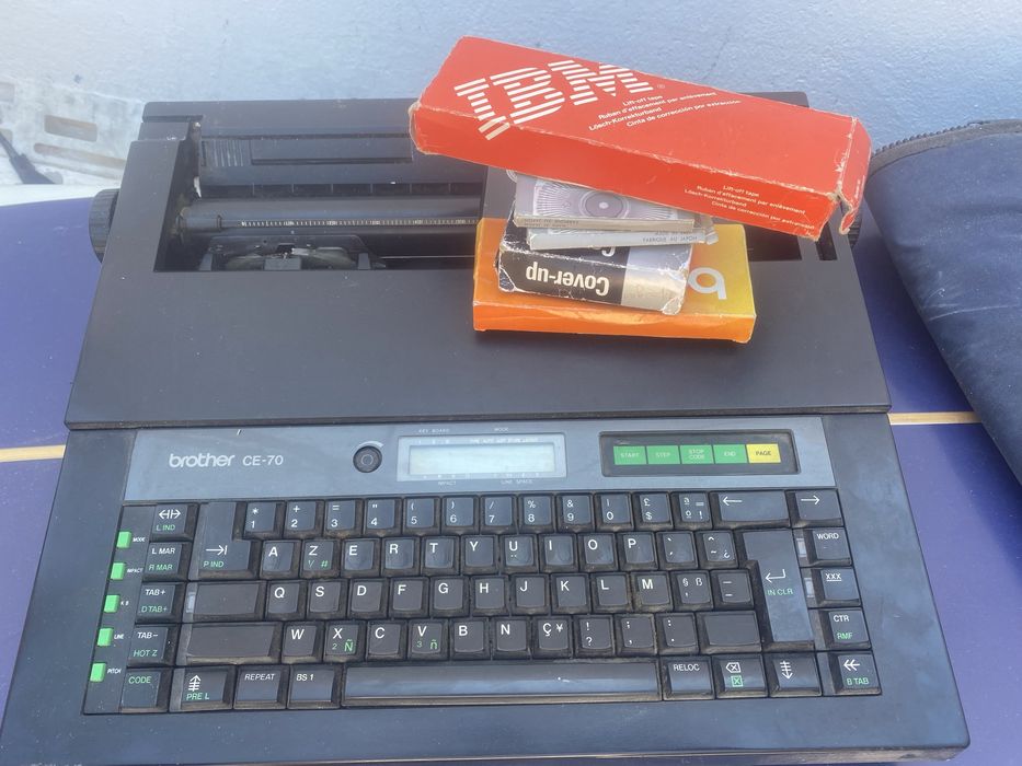 Maquina escrever electrica brother ce-70
