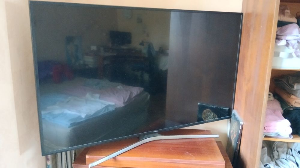 Продам телевізор Samsung ue55mu6172u