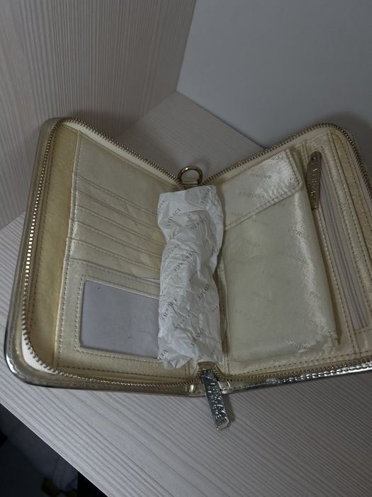 Золотий клатч Versece parfums , новий, Оригінал