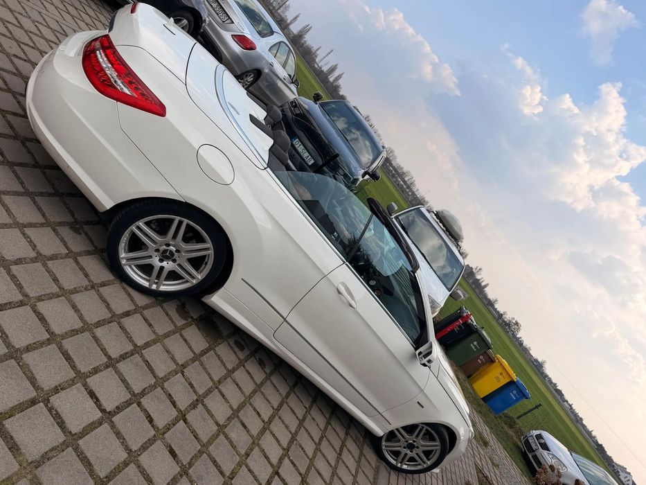 Mercedes-Benz Klasa E Piękny Biały Mercedes Cabrio do niewielkich prac remontowych