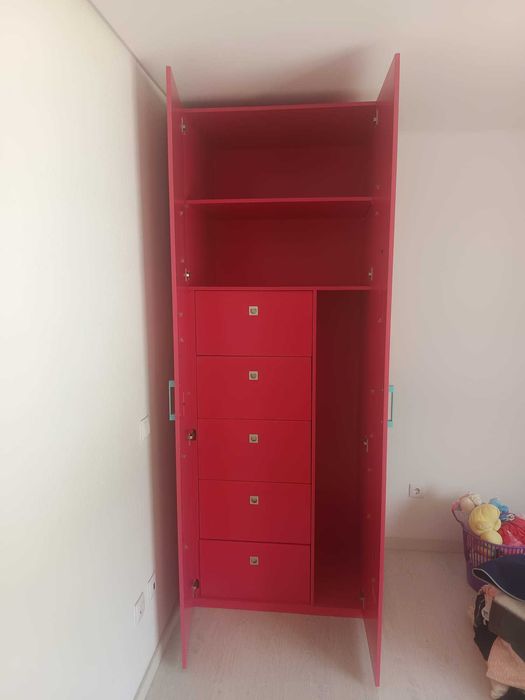 Móvel com gavetões