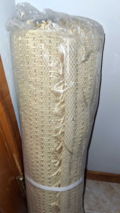 Tapetão beje praticamente nova