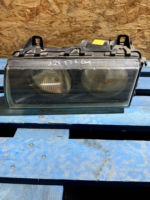 Farol Esquerdo Bmw 325 T.D.S