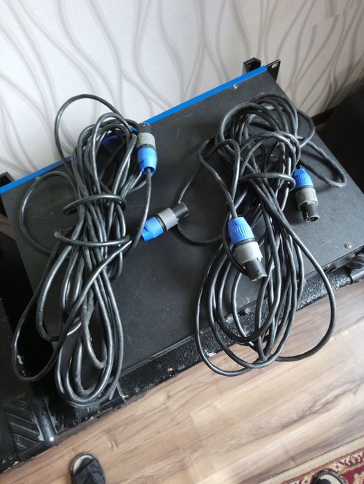 Комплект звукового обладнання.