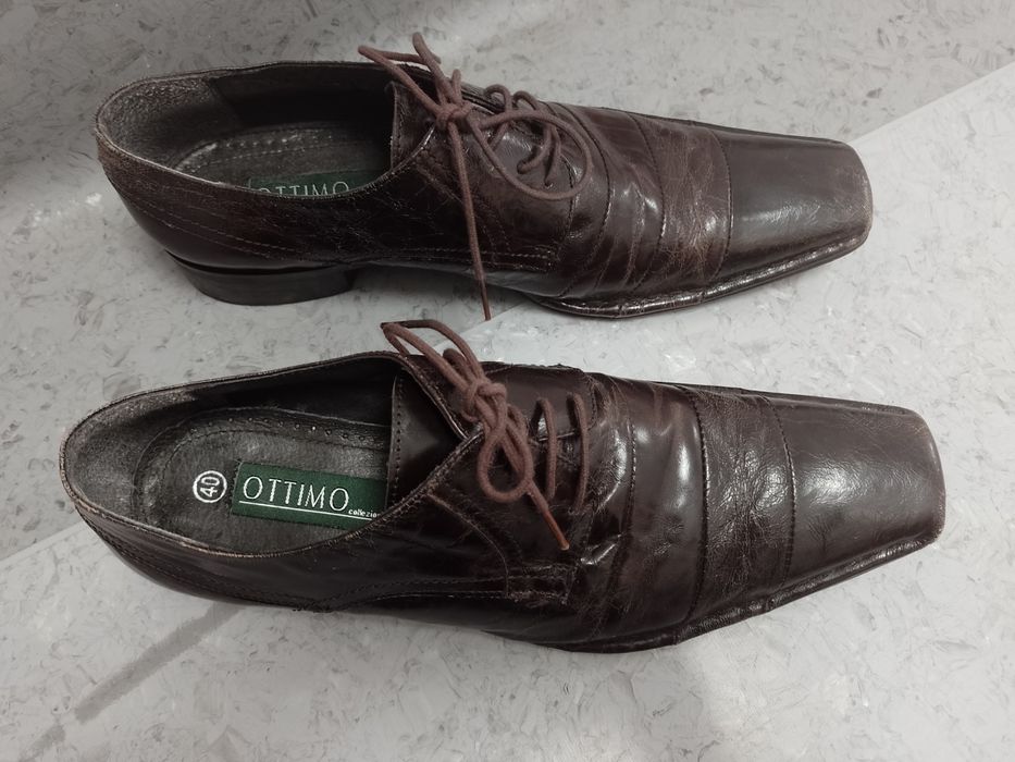 Sprzedam buty męskie rozmiar 40.