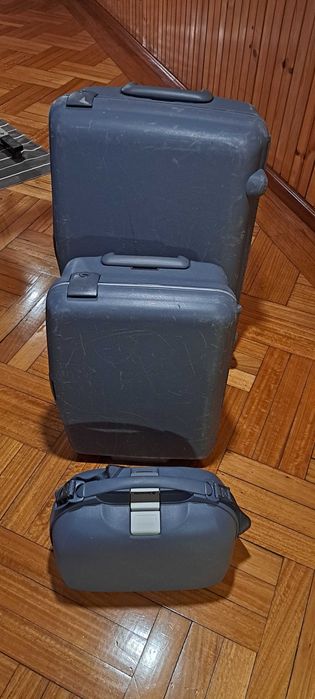 Conjunto de malas de viagem. O preço é das 3 peças.