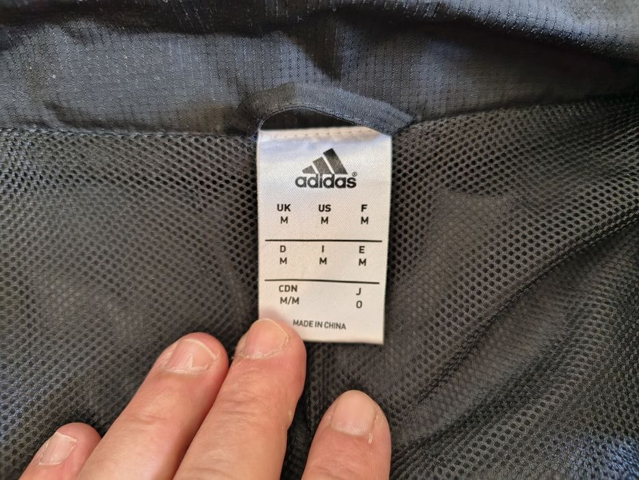 Kurtkę Adidasa cienką
