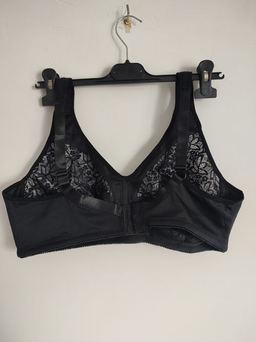 Nowe biustonosze r.z metki 100  F.i 105 E.