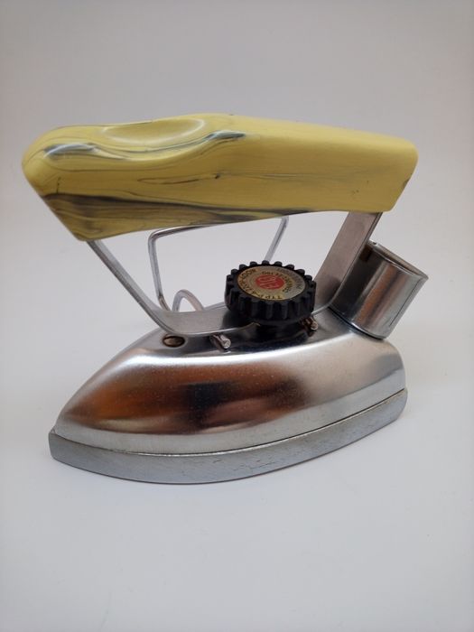 PRL. Żelazko turystyczne.