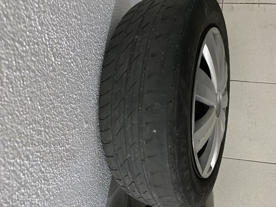 Jantes de ferro R15 com pneus usados (3 unidades)