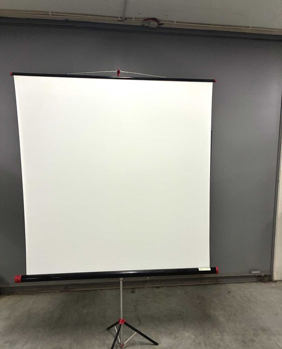 Tela de Projeção de Grandes Dimensões - 150 x 150 cm - Qtd. 1 Und.