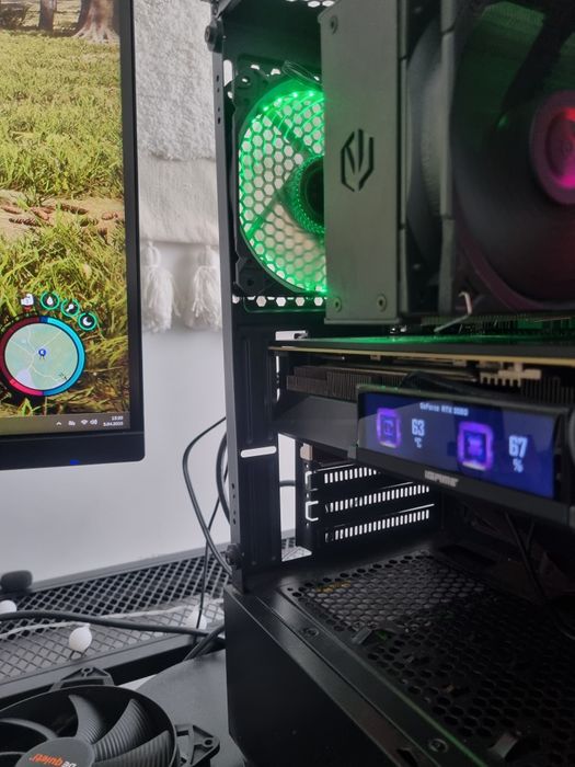 RTX 3080  i5 13400f z wyświetlaczem LCD 32 GB RAM