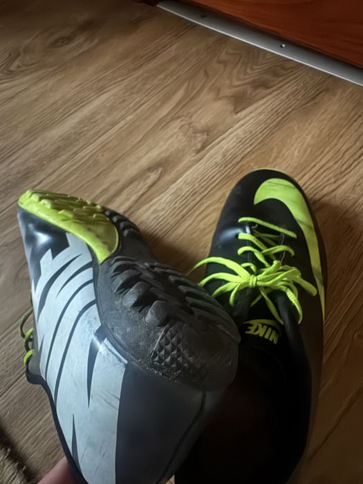 Футзалки Nike.